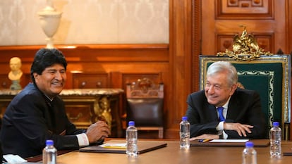 El mandatario mexicano Andrés Manuel López Obrador se reúne con el expresidente de Bolivia Evo Morales en Palacio Nacional el 21 de Octubre.