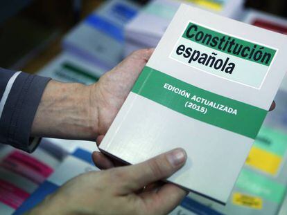 Ejemplar de la Constitución Española