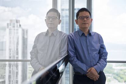 Li Bingzhong, más conocido como Sky Li, nació en 1975 en Leshan, en la entonces depauperada provincia occidental de Sichuan. Se graduó a casi 2.000 kilómetros de allí, en la Universidad de Aeronáutica y Astronáutica de Nanjing. Nada más recibir el título fue contratado por BBK Audio and Visual Electronics, el grupo en el que ha desarrollado toda su carrera. Después de ser vicepresidente de OPPO, en 2018 fundó Realme. Foto: Zigor Aldama