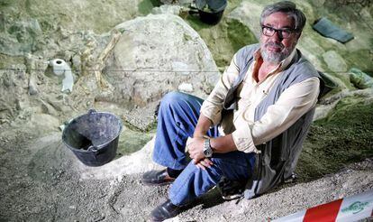 El paleontólogo Jorge Morales, director de la excavación