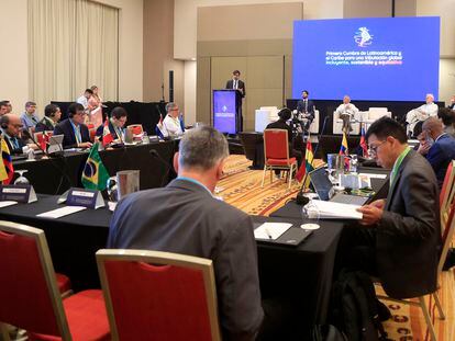 Los representantes reunidos en el foro de países latinoamericanos sobre asuntos fiscales, el 27 de julio en Cartagena (Colombia).