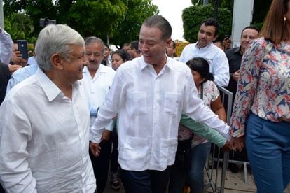 El presidente mexicano, Andrés Manuel López Obrador, junto a Quirino Ordaz Coppel, durante una visita a Sinaloa.
