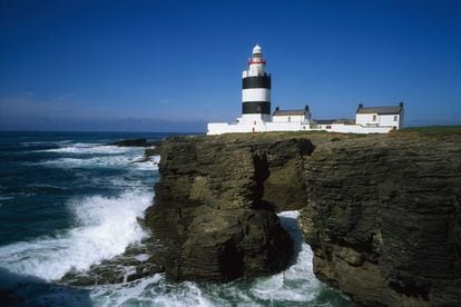 Está en el Cabo de Hook (Irlanda) y sus orígenes se remontan al siglo V, cuando los monjes prendían una almenara. Se dice que los primeros invasores vikingos, encantados de contar con una luz que los guiara, los dejaron tranquilos.