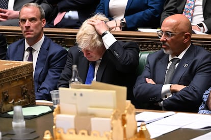 En el centro el primer ministro británico, Boris Johnson, en el parlamento este miércoles.