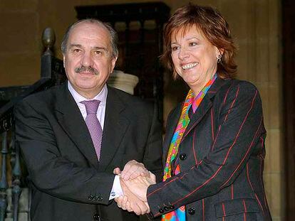 José Manuel Esnal, <i>Mané, </i>el nuevo técnico, ayer, con la presidenta, Ana Urquijo.