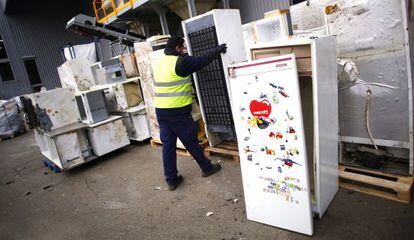 Planta de reciclaje de residuos electr&oacute;nicos Recytel en Campo Real (Madrid), el pasado 14 de enero.