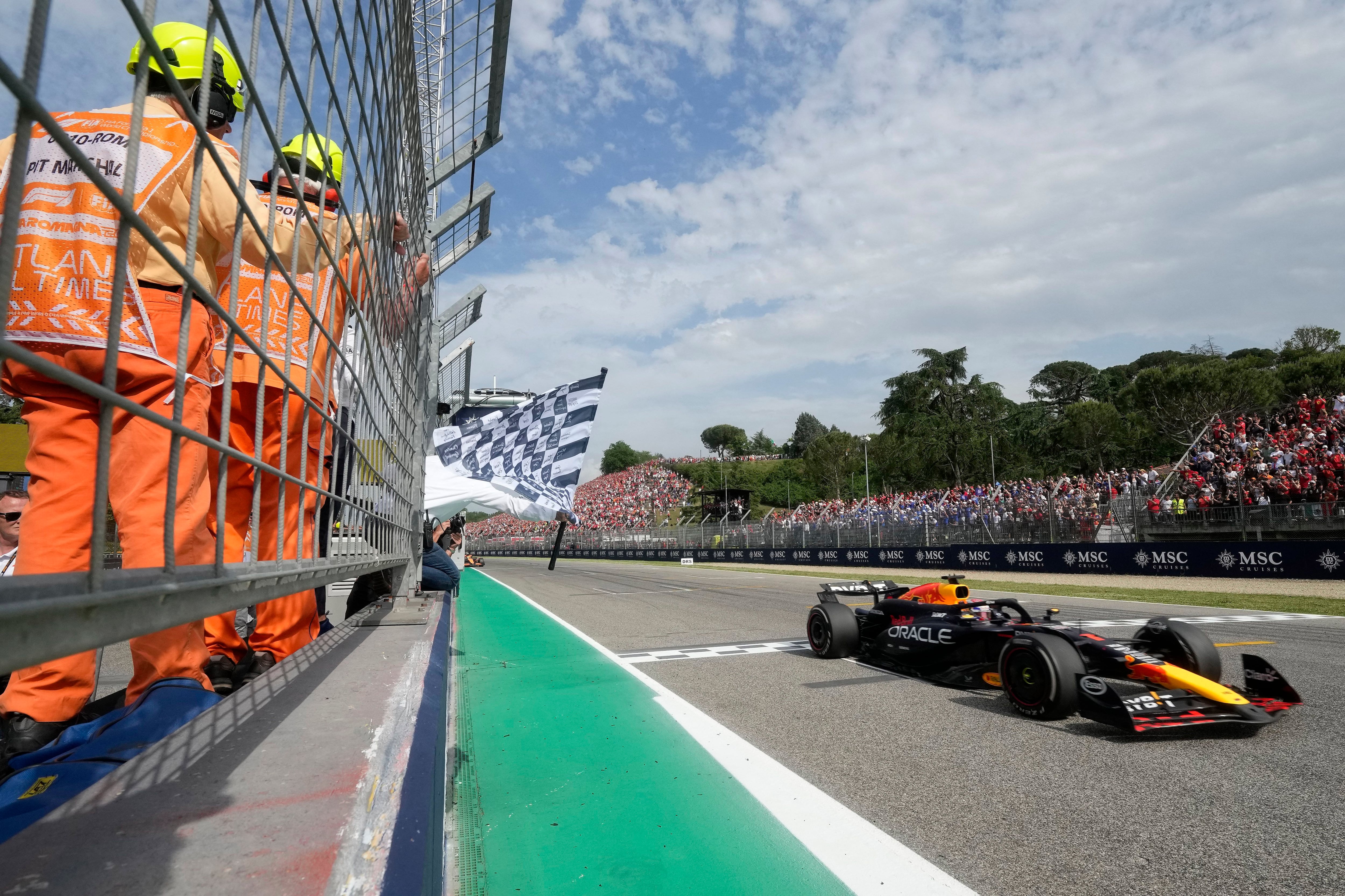 A Norris le falta una vuelta para ganar a Verstappen en el GP de Emilia Romaña