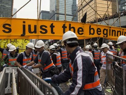 En marcha el desalojo de las sentadas prodemocracia en Hong Kong