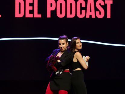 Las cómicas Carolina Iglesias y Victoria Martín durante la entrega de los Premios Ondas Globales del Podcast de 2022 en Málaga.