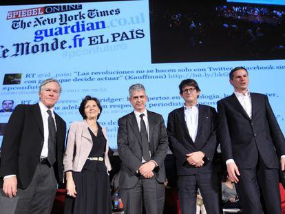 De izquierda a derecha, Bill Keller (&#039;The New York Times&#039;), Sylvie Kauffman (&#039;Le Monde&#039;), Javier Moreno (&#039;El Pa&iacute;s&#039;), Alan Rusbridger (&#039;The Guardian&#039;) y Georg Mascolo (&#039;Der Spiegel&#039;), en un debate sobre las filtraciones en Madrid en 2011.
 