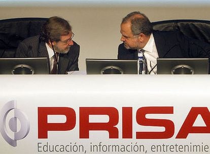 El presidente de PRISA, Ignacio Polanco, y el consejero delegado del grupo, Juan Luis Cebrián, en la Junta General de Accionistas.