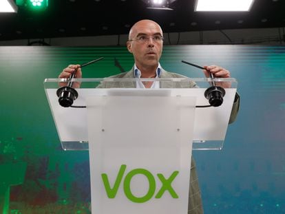 El vicepresidente de Acción política de Vox, Jorge Buxadé, da una rueda de prensa en la sede del partido en Madrid tras las elecciones del 23-J.