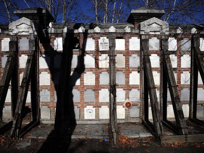 Columbarios de la secci&oacute;n 1 del cementerio de La Almudena, este martes.