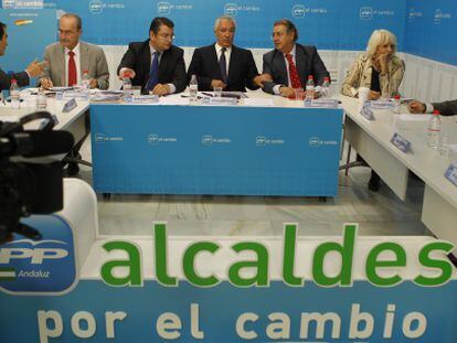 Javier Arenas en la reuni&oacute;n mantenida con los alcaldes de su partido, el pasado octubre.