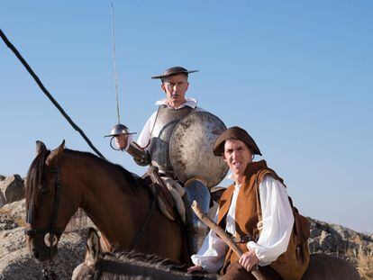 Los protagonistas de la película, emulando a Don Quijote y Sancho Panza.
