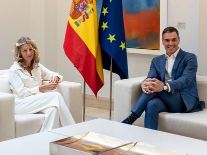 La vicepresidenta segunda y ministra de Trabajo, Yolanda Díaz y  el presidente del Gobierno, Pedro Sánchez.
A. Pérez Meca / Europa Press
04/10/2022