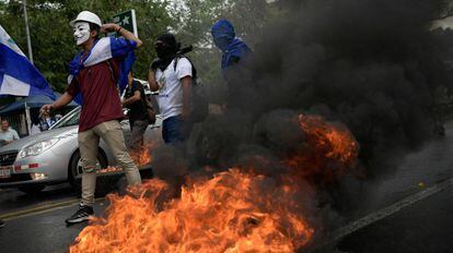 Protestas de universitarios en Managua contra Daniel Ortega, el presidente de Nicaragua.