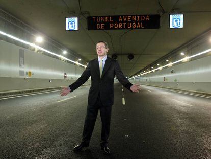 Alberto Ruiz Gallardón, entonces alcalde de Madrid, en la inauguración de los túneles de la M-30 en marzo de 2007.