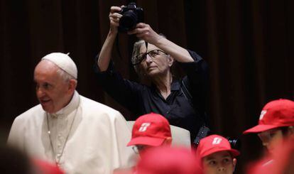 Annie Leibovitz, retratando al Papa Francisco en junio de 2018 en El Vaticano.
