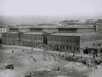 El primer mercado cubierto de Mostenses en torno a 1925.