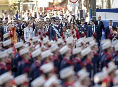 La Reina Sofía, los Príncipes de Asturias, las Infantas Elena y Cristina y el presidente del Gobierno, José Luis Rodríguez Zapatero, a su llegada al desfile militar del Día de la Fiesta Nacional.