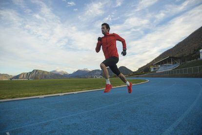 L'atleta Kilian Jornet entrenant-se a la pista de Mandalen (Noruega).