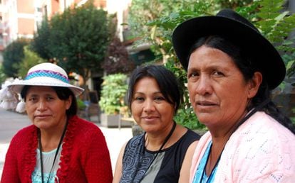 Cada vez más regiones de Chuquisaca se vacían de hombre ante la falta de trabajo en el campo. Las mujeres asumen las tareas de liderazgo local y conforman sindicatos para apoyarse.
