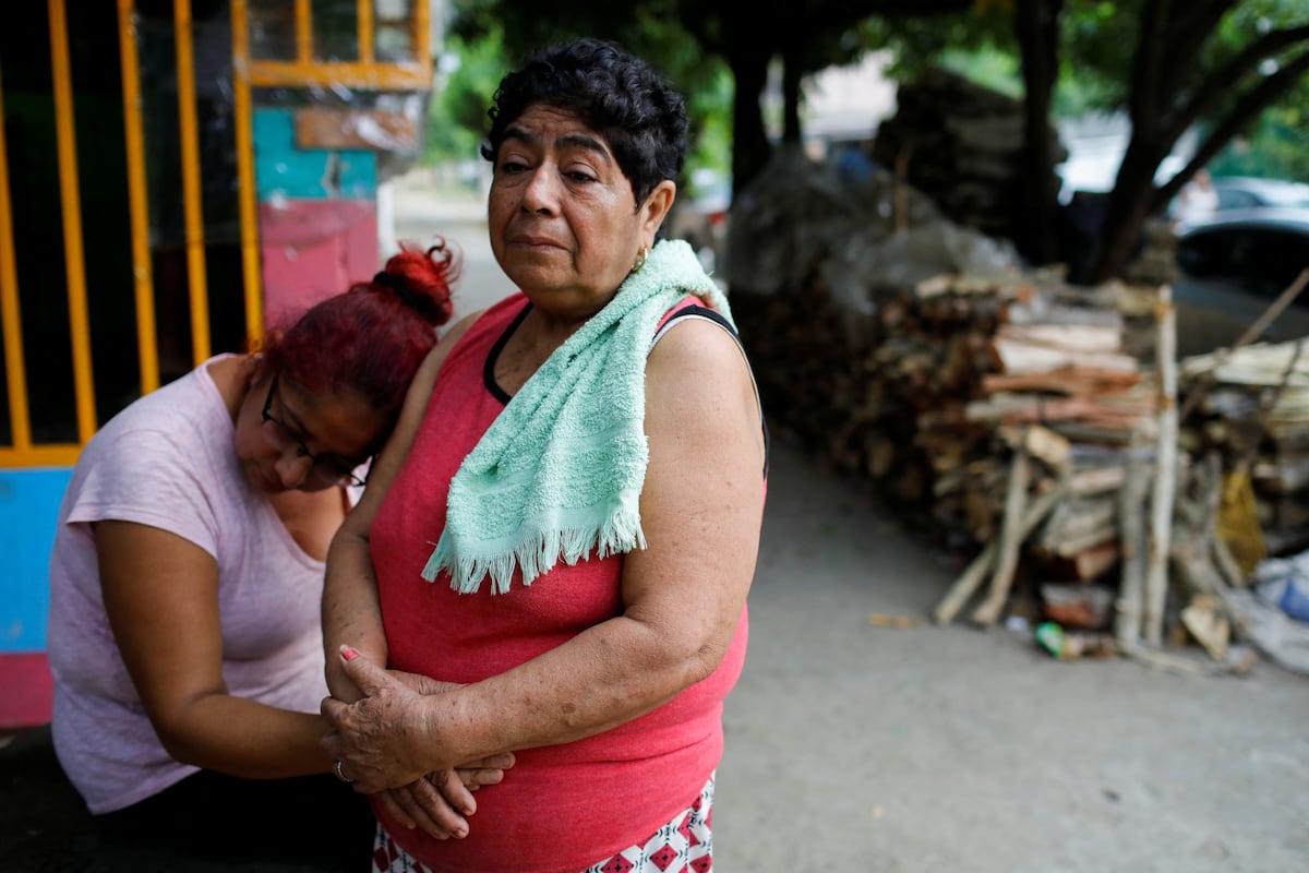 Luto en familias de El Salvador por los migrantes fallecidos en incendio en Ciudad Juárez
