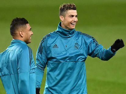 Cristiano Ronaldo y Casemiro durante un entrenamiento.