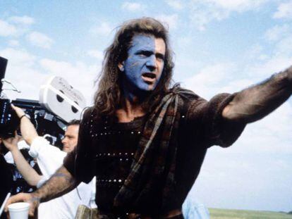 Mel Gibson, durante el rodaje de 'Braveheart', película que dirigió y protagonizó en 1995. En vídeo, las escenas de las películas.
