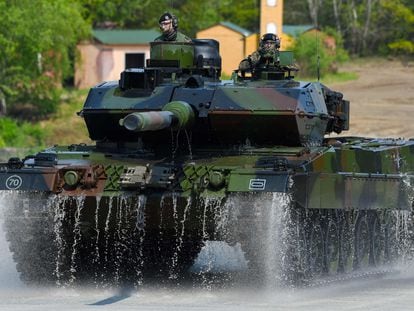 Un tanque alemán Leopard 2 A7 durante unas prácticas de la OTAN en 2019.