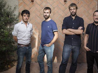 Los integrantes del grupo musical barcelonés Manel.