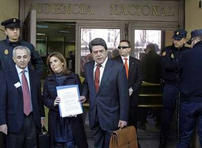 Trillo, con Soraya Sáenz de Santamaría, presenta un escrito contra Garzón.