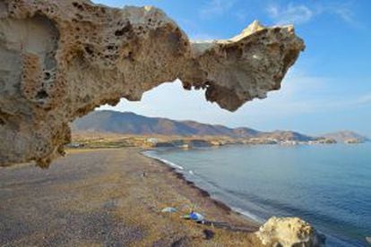 La playa del Arco, en el cabo de Gata (Almería).