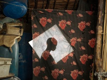 Lidiar con la menstruación en Sudán del Sur: “Falto a la escuela cuando  tengo la regla porque no tengo nada con lo que recoger la sangre”, Planeta  Futuro