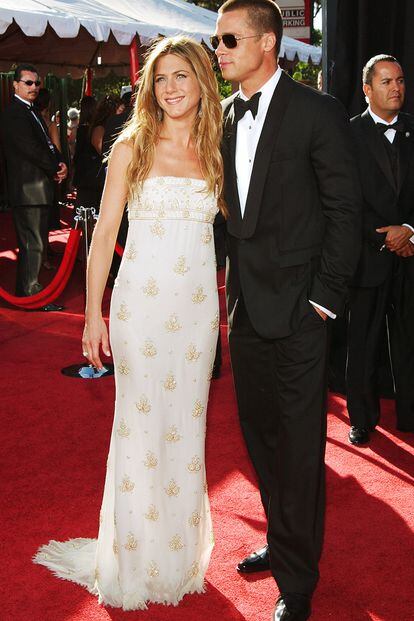 Quién: Jennifer Aniston
Cuándo: 2004
Qué: Fue una de las últimas apariciones de una de las parejas más atractivas que ha visto la alfombra roja de los Emmy. Ella llevó un vestido palabra de honor de Chanel.