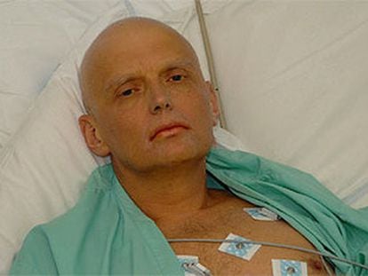 Alexander Litvinenko, durante su ingreso en un hospital de Londres.