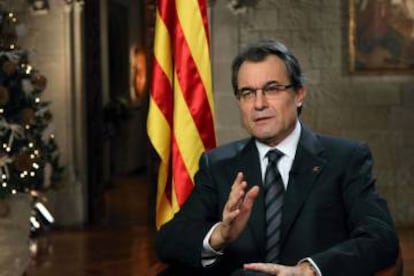 Més convencional va ser el discurs d'Artur Mas, en un despatx.