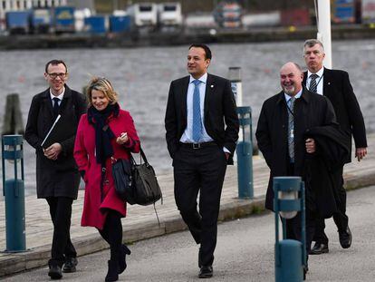 El primer ministro irlandés, Leo Varadkar (en el centro).