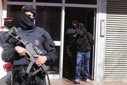 Desarticulació d'una cèl·lula islamista a Terrassa per part dels Mossos d'Esquadra el passat 8 d'abril.