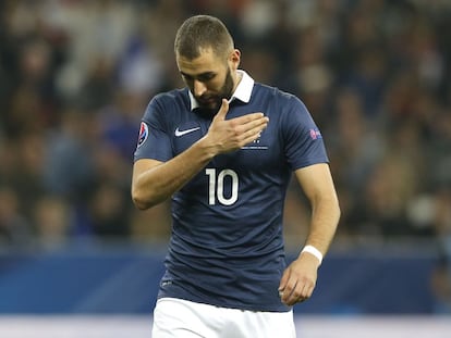 Benzema en un partido con Francia.