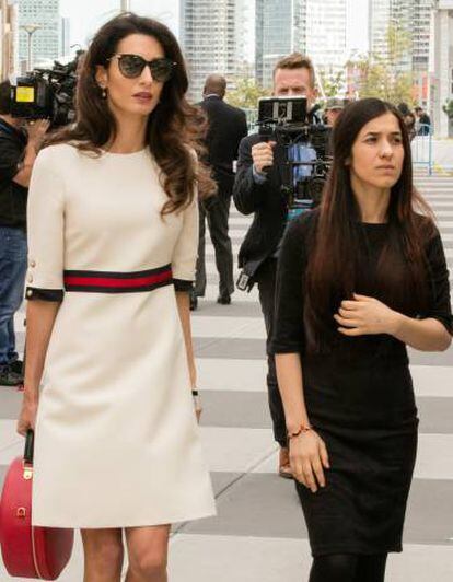 Amal Clooney junto a Nadia Murad, en Nueva York.