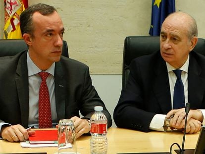 Francisco Martínez y Jorge Fernández Díaz, en el Ministerio del Interior, en marzo de 2016.