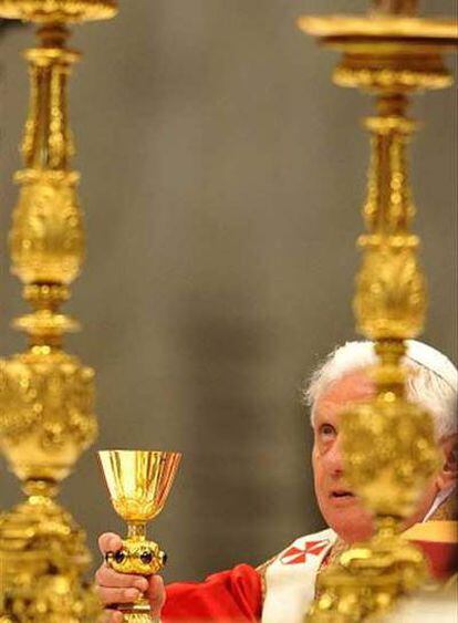 Benedicto XVI, durante la misa en recuerdo de Pío XII en la Basílica de San Pedro del Vaticano