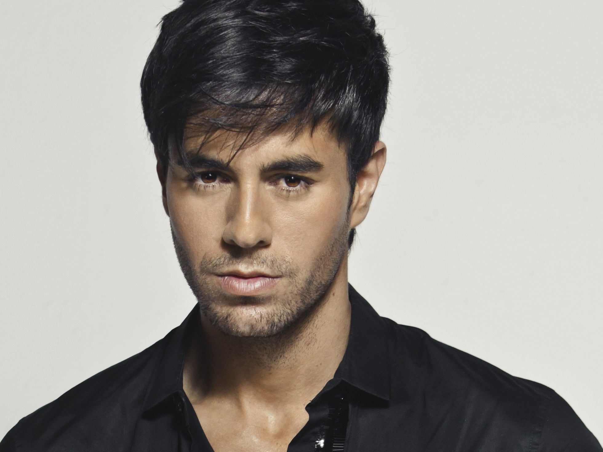 Fallece el cantante Enrique Iglesias en un accidente de tráfico