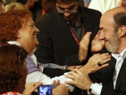 Alfredo P&eacute;rez Rubalcaba llega a la conferencia pol&iacute;tica del PSOE.