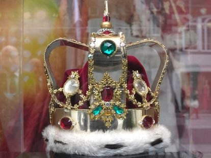 La corona que usó Freddie Mercury en su último concierto con Queen en 1986.