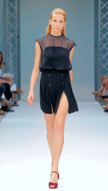 ANTONIO GARCÍA "Mini vestido azul marino de seda y gasa natural" Compra 660€- Alquiler 185€ (24fab)