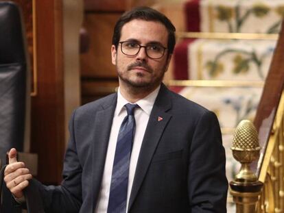 El ministro de Consumo, Alberto Garzón, abandona el hemiciclo del Congreso, durante la primera sesión de control al Gobierno en la XIV Legislatura,  en el Congreso de los Diputados, Madrid (España),el pasado 12 de febrero de 2020.
 