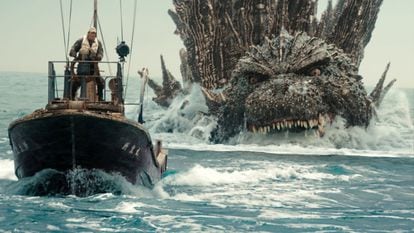 Un momento de la batalla en el mar de 'Godzilla Minus One'.